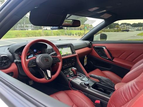 Used 2024 Nissan GT-R Premium w/ Premium Interior Package image 15