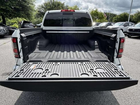 Used 2025 Nissan Frontier SV w/ SV Convenience Package RWD image 10
