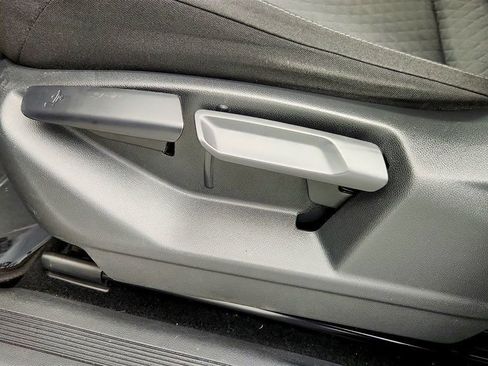 Used 2018 Volkswagen Tiguan S image 11