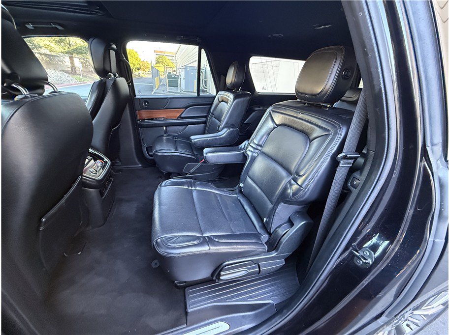 Used 2019 Lincoln Navigator L Select RWD image 22
