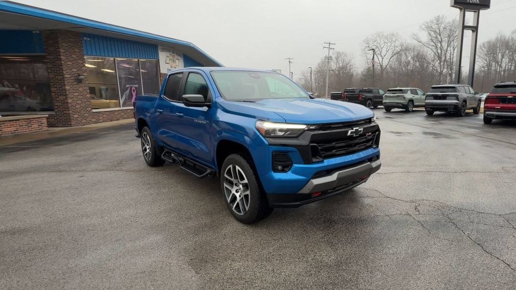 Used 2024 Chevrolet Colorado Z71 w/ Z71 Convenience Package 2 AWD/4WD image 2