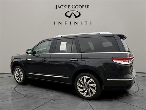 Used 2022 Lincoln Navigator Reserve image 3