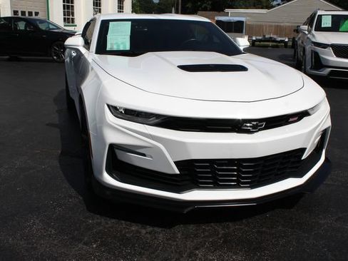 Used 2021 Chevrolet Camaro SS RWD image 18