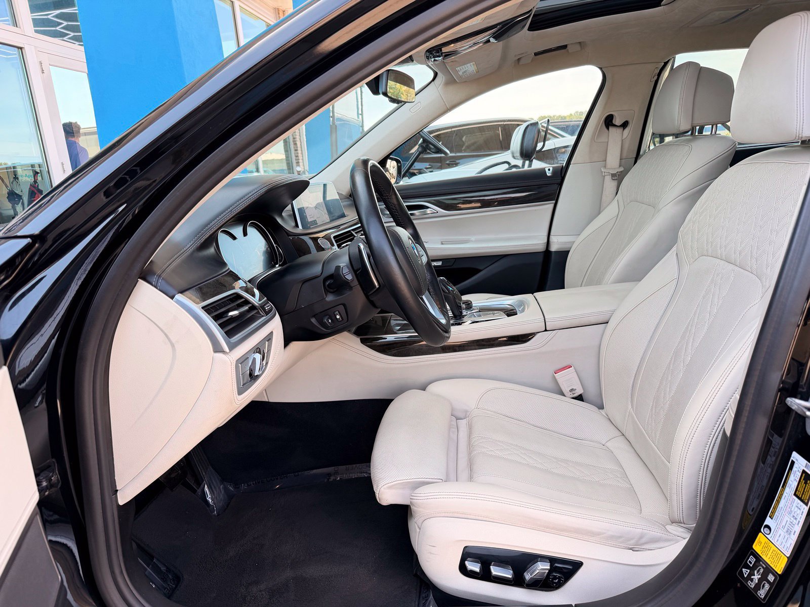 Used 2018 BMW 750i xDrive AWD/4WD image 20