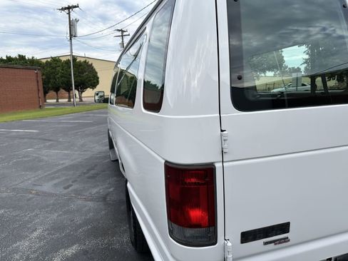 Used 2010 Ford E-350 and Econoline 350 Extended Wagon Super Duty image 5