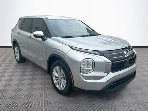 New 2026 Mitsubishi Outlander ES image 3