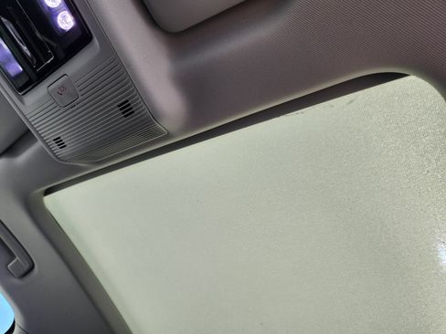 New 2025 Volkswagen Tiguan SE image 35