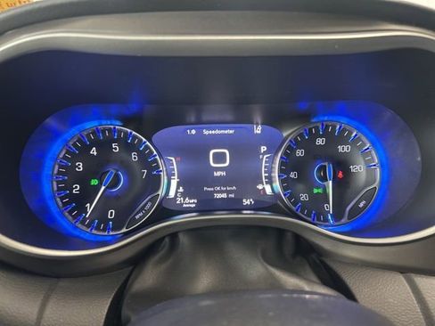 Used 2023 Chrysler Pacifica Touring-L FWD image 10