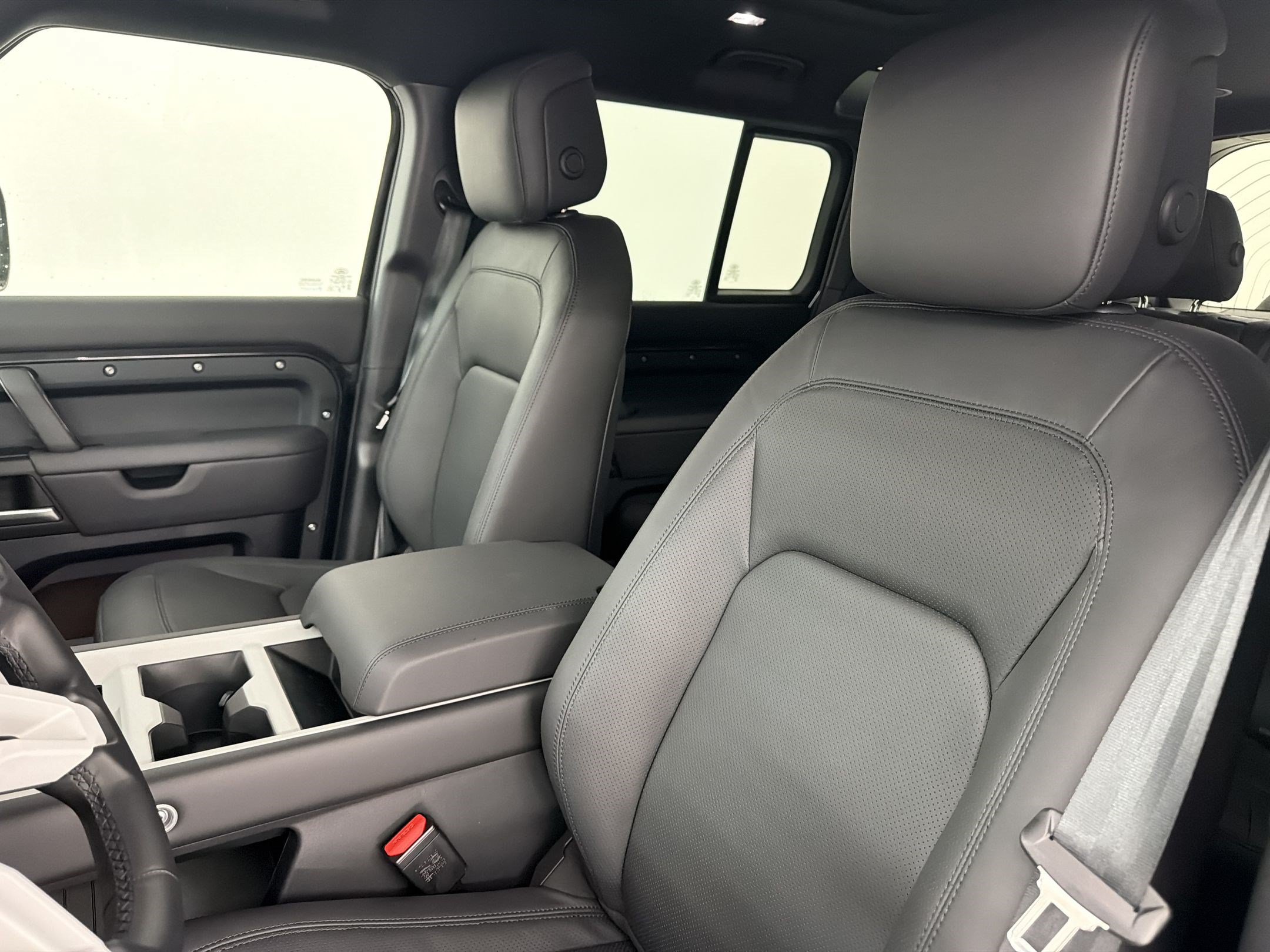 New 2026 Land Rover Defender 110 X-Dynamic SE AWD/4WD image 21