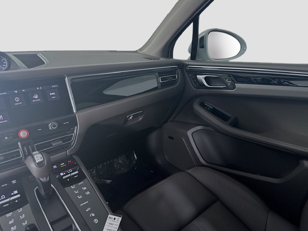 Certified 2026 Porsche Macan Turbo AWD/4WD image 26