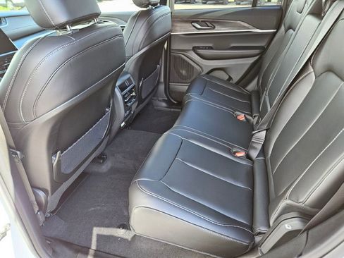 New 2025 Jeep Grand Cherokee Limited w/ Black Appearance Package image 16