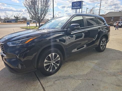 Used 2024 Toyota Highlander XLE image 5
