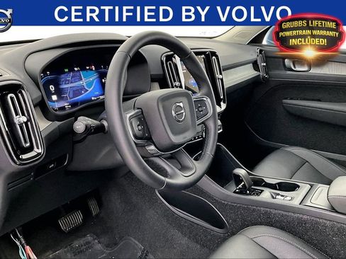 Certified 2025 Volvo XC40 B5 Core AWD/4WD image 17