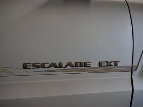 Used 2004 Cadillac Escalade EXT AWD/4WD image 49