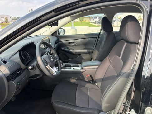 Used 2025 Nissan Sentra SV FWD image 9