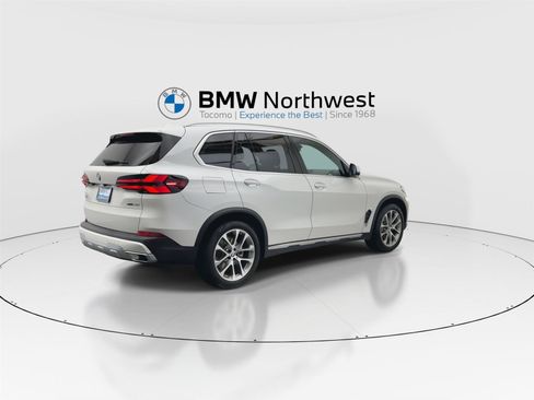 Used 2024 BMW X5 xDrive40i w/ Premium Package image 3