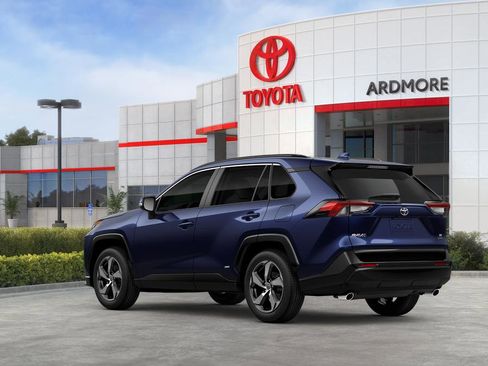 New 2025 Toyota RAV4 SE image 6