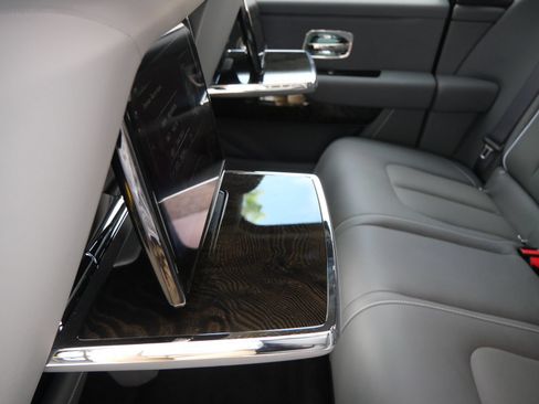 Used 2024 Rolls-Royce Cullinan w/ Cullinan Package AWD/4WD image 30