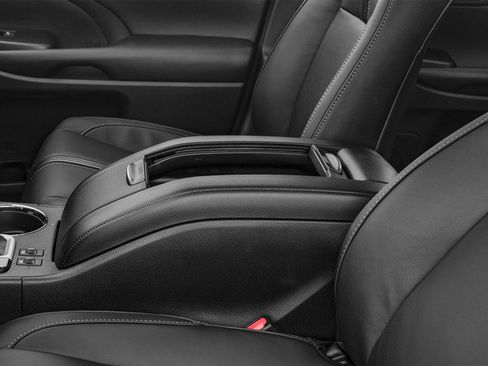 Used 2017 Toyota Highlander SE w/ Carpet Mat Package image 15