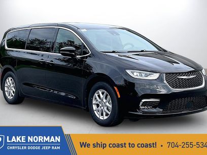 Certified 2025 Chrysler Pacifica Select