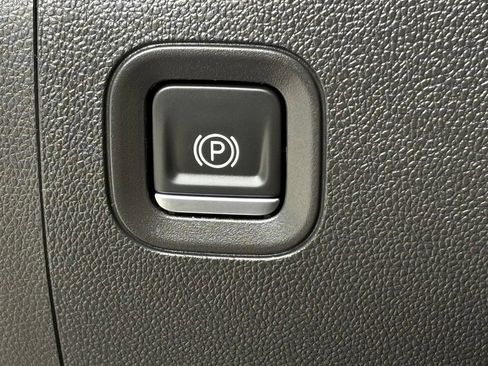 Used 2021 Chevrolet Silverado 1500 LT Trail Boss AWD/4WD image 8