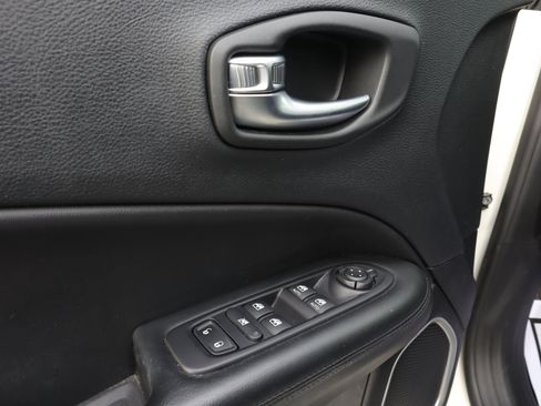 Used 2019 Jeep Compass Altitude image 19