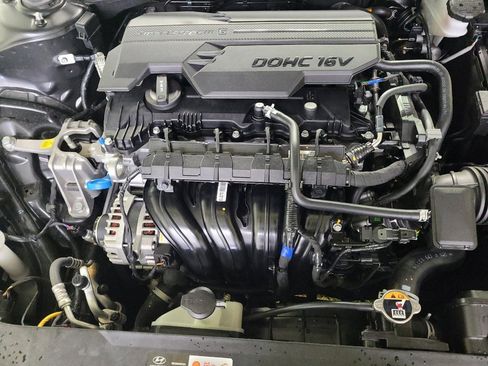 Used 2025 Hyundai Elantra SE FWD image 30