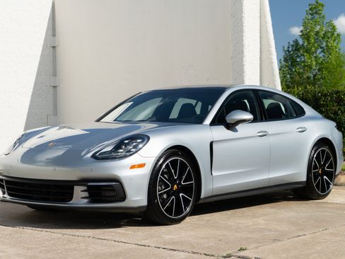 Used 2018 Porsche Panamera 4S image 2