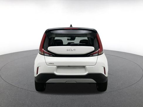 Used 2025 Kia Soul LX w/ LX Technology Package FWD image 8