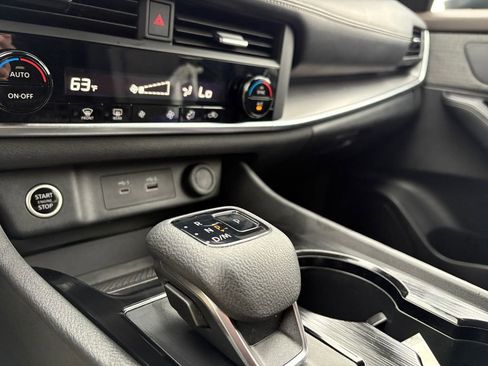 Used 2023 Nissan Rogue SV image 25