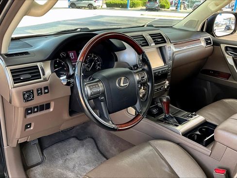 Used 2016 Lexus GX 460 w/ Premium Package image 16