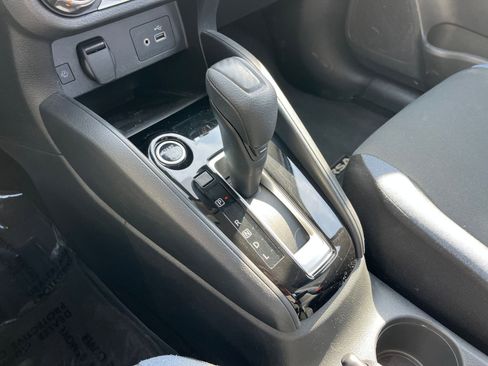 Used 2025 Nissan Versa SV FWD image 39