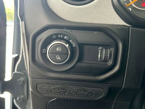 Used 2024 Jeep Gladiator Sport AWD/4WD image 14