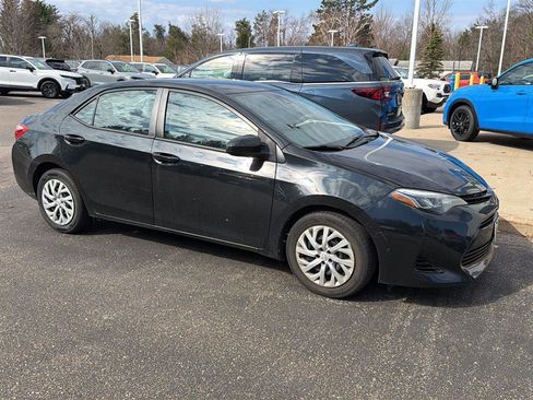Used 2019 Toyota Corolla LE image 4