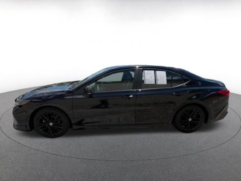 Used 2025 Toyota Camry SE FWD image 9