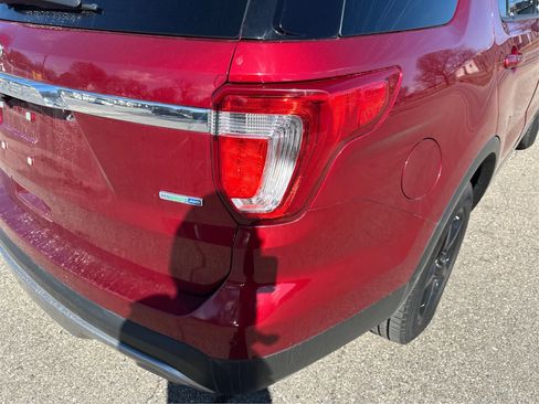 Used 2017 Ford Explorer XLT w/ Equipment Group 202A image 34