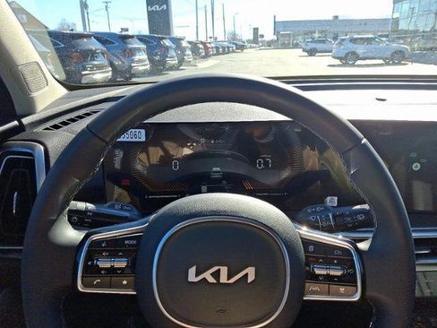 New 2025 Kia Sorento S image 11
