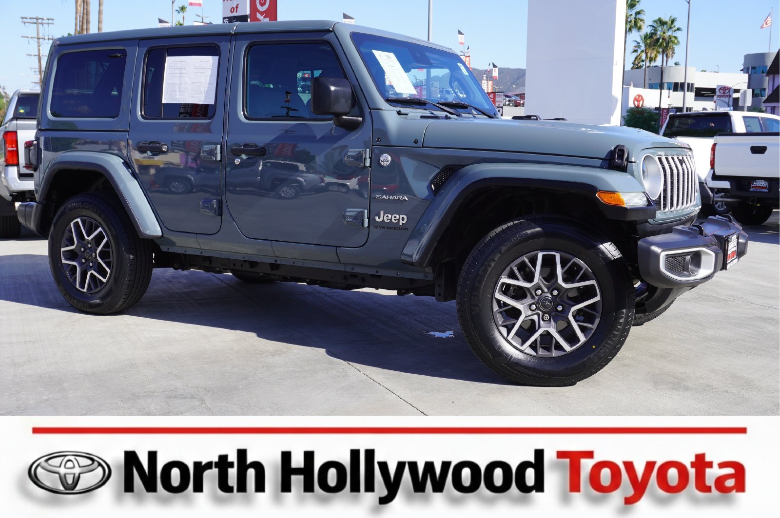 Used 2024 Jeep Wrangler Unlimited Sahara w/ Technology Group AWD/4WD image 1