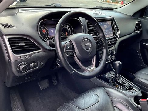 Used 2019 Jeep Cherokee Limited image 16