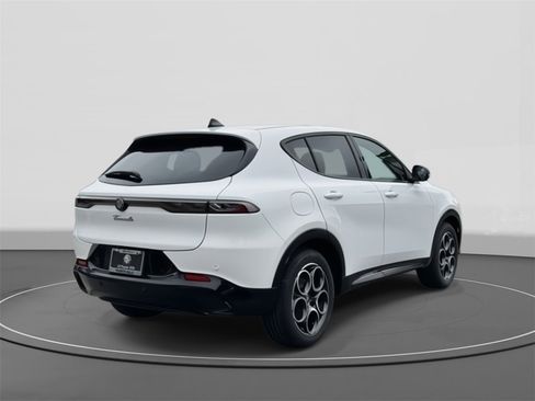 New 2025 Alfa Romeo Tonale w/ Premium Package image 6
