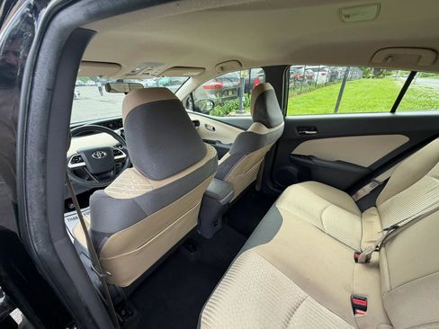 Used 2016 Toyota Prius Two FWD image 18