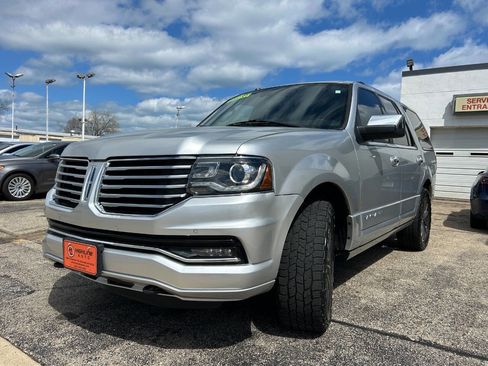 Used 2017 Lincoln Navigator Select image 8
