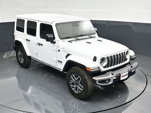 Used 2025 Jeep Wrangler Unlimited Sahara AWD/4WD image 45