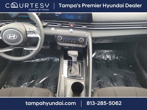 Used 2024 Hyundai Elantra SEL image 11