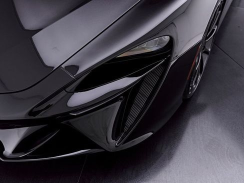 Used 2026 McLaren Artura RWD image 35