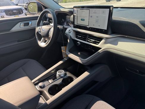 New 2026 Ford Explorer Active RWD image 21