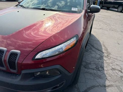 Used 2016 Jeep Cherokee Trailhawk w/ Cold Weather Group AWD/4WD image 18