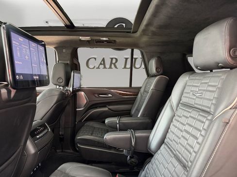 Used 2021 Cadillac Escalade Sport Platinum w/ LPO, ONYX Package AWD/4WD image 13