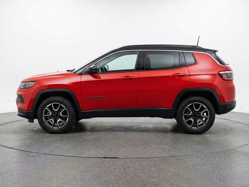 Used 2025 Jeep Compass Trailhawk AWD/4WD image 5