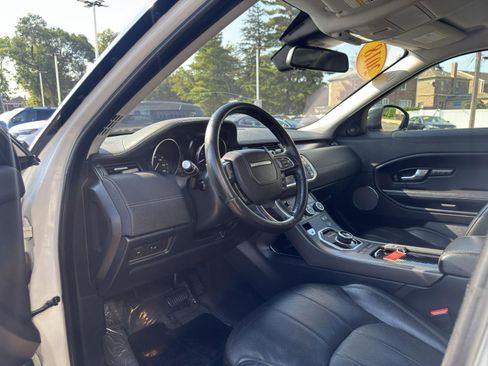 Used 2018 Land Rover Range Rover Evoque SE image 24